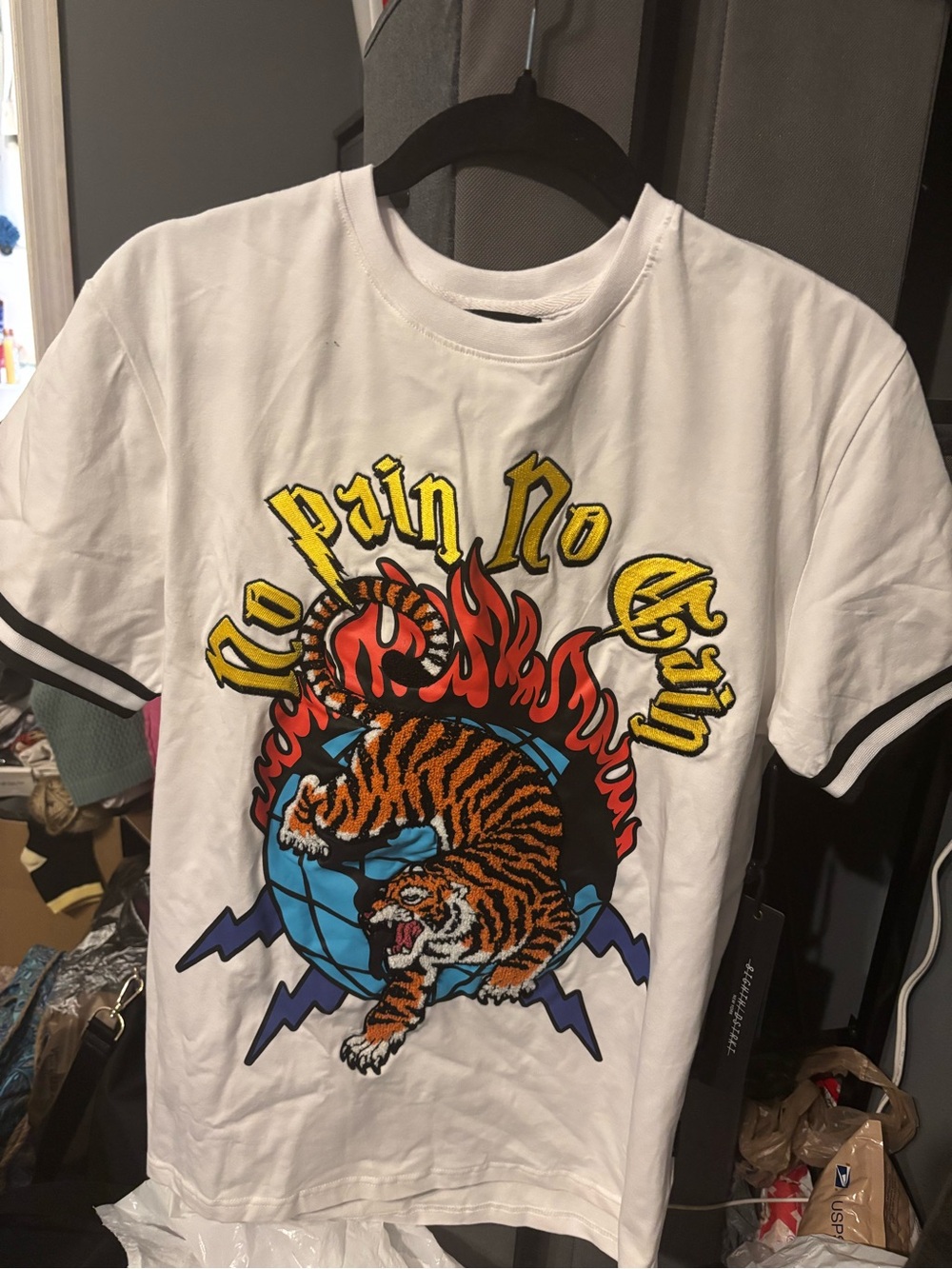 8ighth Dstrkt White Graphic Tiger Tee with Flame Globe Medium